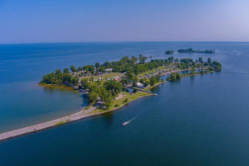 Sun Outdoors Association Island