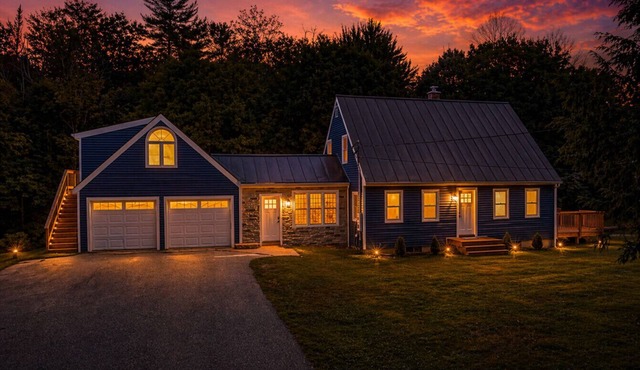 Sunapee Retreat | Fire Pit + Yard| Close to Lake