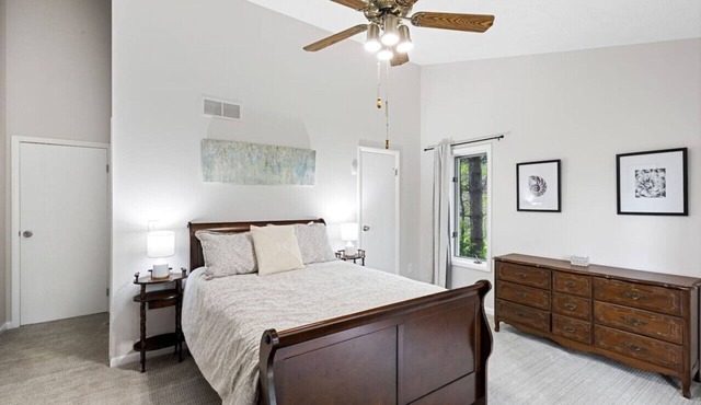 Sunlit 3BDRM in Central Penfield
