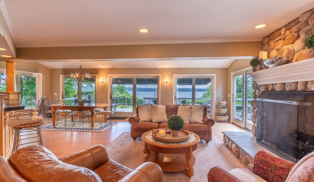 Sunset Beach Lake House on Beautiful Owasco Lake - Great Family Summer Retreat!