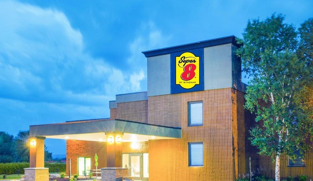Super 8 by Wyndham Plattsburgh