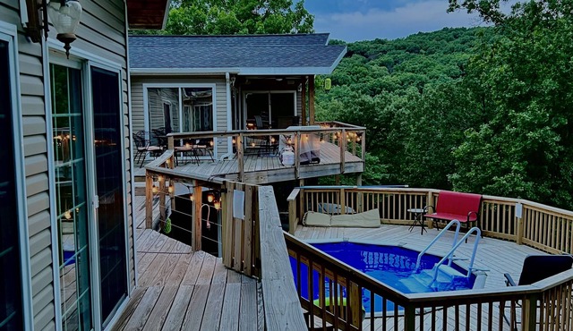 Table Rock Lake View House with private pool and Hot tub!! Marina minutes away