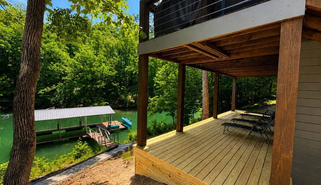 The Emerald Hideaway: Close to Dam & Marina - Few Steps To Water- Secluded Cove
