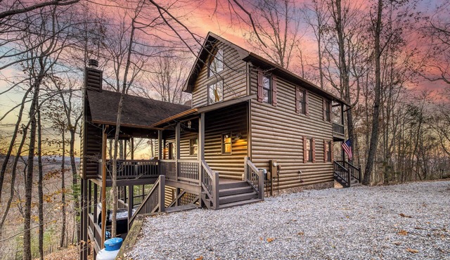 The Looking Glass - pets-view-fireplaces-hot tub