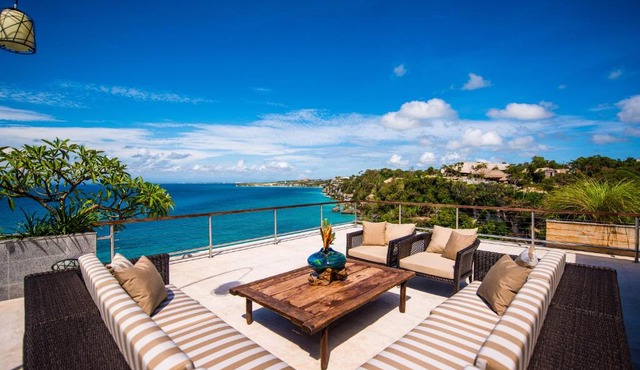The Luxe Bali - Luxury 3 Bedroom Cliff Ocean Edge Villa Uluwatu