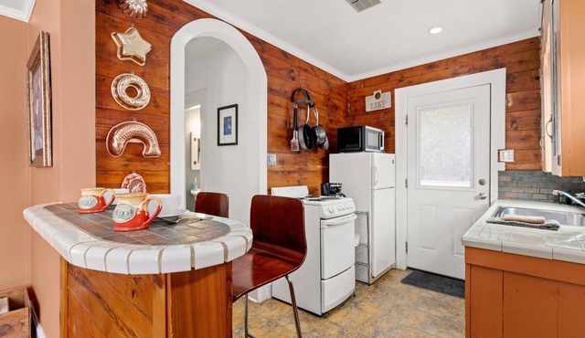 The Montview Cottage with Private Hot Tub & King Bed