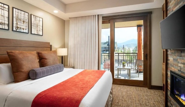 The Ranahan Resort is relaxation with sophistication and unrivaled amenities.