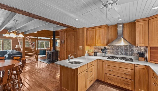 The Ski Barn-Restored Historic Home Near Stowe/Jay