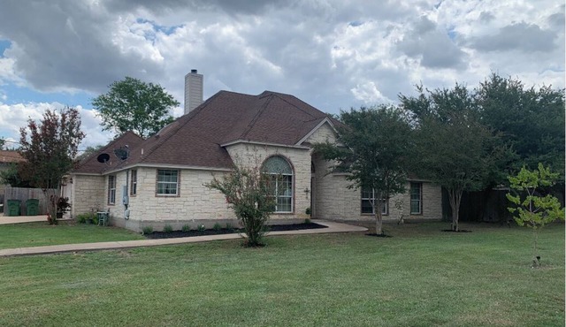 This beautiful Charming 3-bedroom house with WiFi, AC in lovely San Marcos