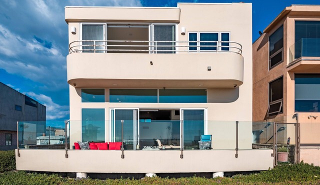 Time2Relax at this Beachfront House on Silverstrand!