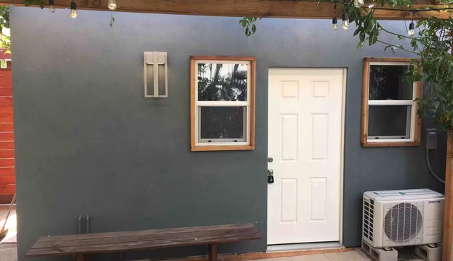 Tiny house with AC in vibrant Los Angeles