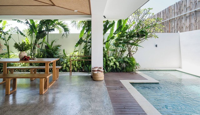 Traditional/modern 3-story villa w/ocean views
