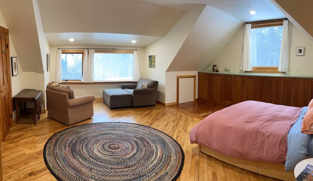 Tranquil 2-bedroom house with woodland and pasture views in Great Barrington