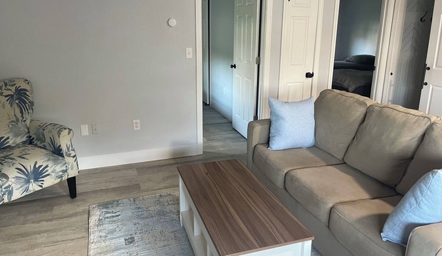 Tranquil 2-bedroom apartment with AC in charming Cambridge/Jeffersonville