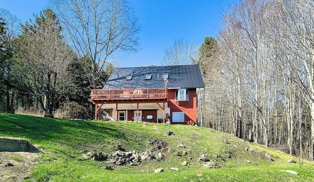 Tranquil apartment w/mountain views, pond, patio, a/c, kitchenette