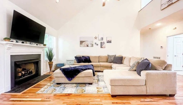 Tranquil Haven: Spacious Retreat for 16+ w/Games
