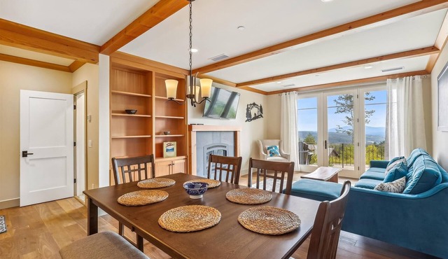 Trapp Hill View: 2 br, fireplace, a/c, deck & views, resort amenities!