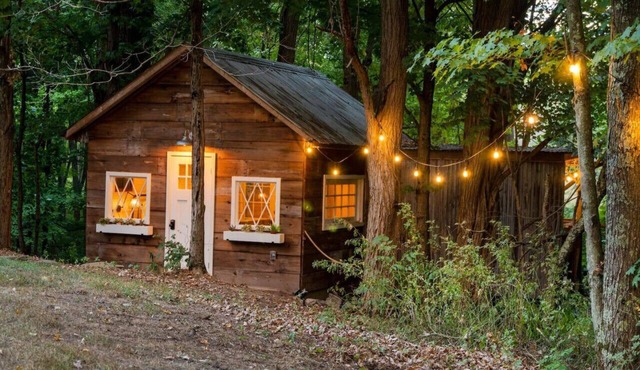 Treehouse With Outdoor Bathtub & Stream!