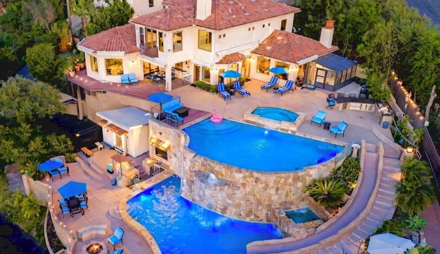 Tuscan Luxury 2 Story Pool w/40ft slide Lake View with Game Room and Mini Golf