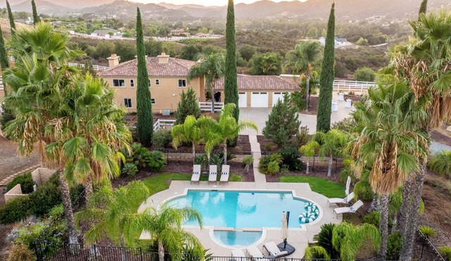 Tuscan Villa on 5 Acre Vineyard Equestrian Estate, Pool HotSpa Breathtaking View