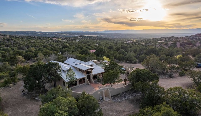 Unique Spacious 5BR/4BA retreat on 5 acres in scenic foothills of Tesuque