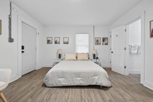 Unit 2 Comfortable Studio minutes to Beaches and NAS