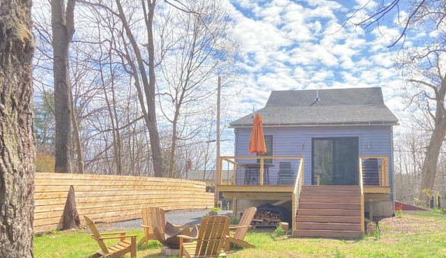 VACATION Mod Cottage Idyllic Setting Every Amenity