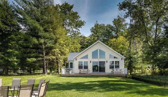 Vast Open Floor Home with Fire Pit on the Lake