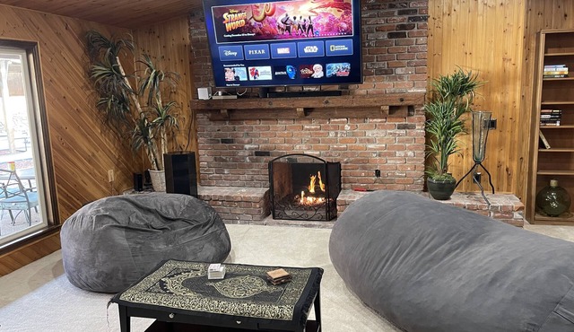 Very spacious, heated pool & tub by Strip, Airport and Convention Center