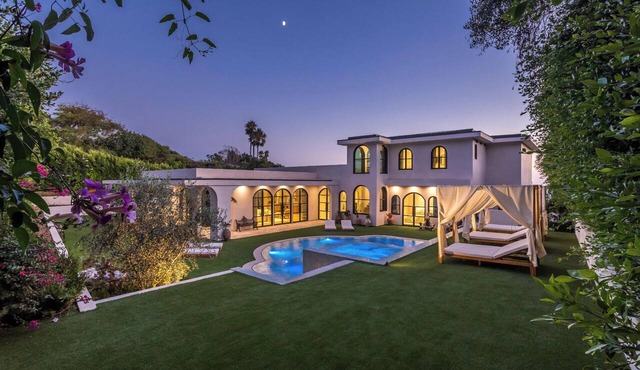 Villa Amara - Designer Estate with Ocean Views, Pool & Speakeasy