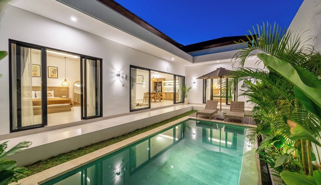 Villa Castillo Modern 2 BR Villa in Canggu w/Aircon Living