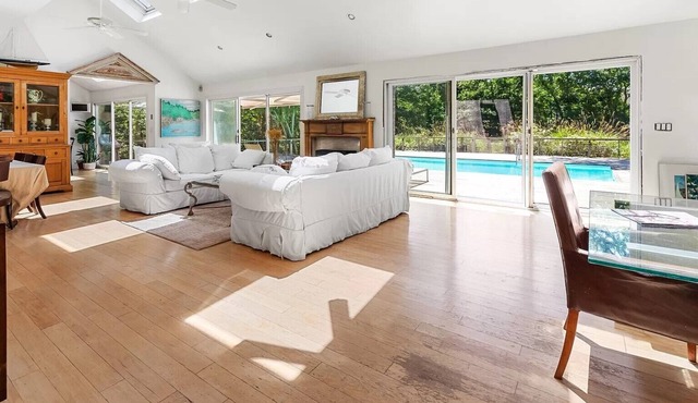 Villa Sofia: Luxurious Retreat in East Hampton North nnn