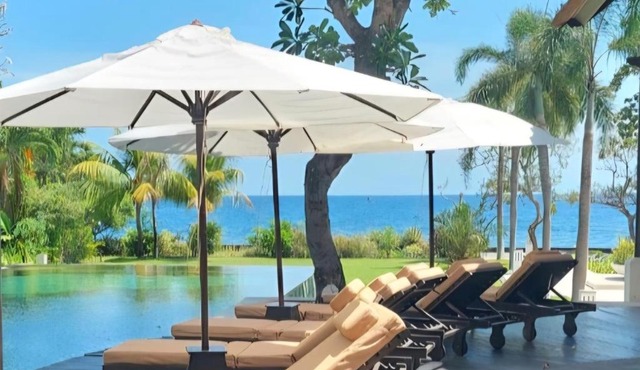 Villa Terang Bulan - absolute beachfront!