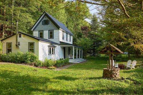 Walk to Vly Creek: Catskills Getaway w/Porch
