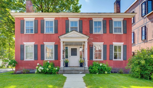 Walkable 3-Unit Retreat on Main Street, Waterbury!