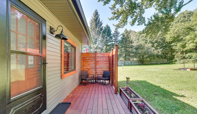 Wallkill Apartment w/Private Patio: 6 Mi to Town!