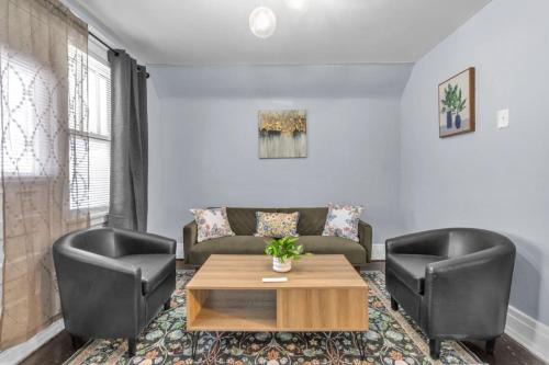 Warm and Spacious 2 Bed Apt