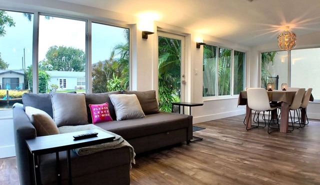 Waterfront 2BR Oasis, Quiet Island Near Beach and Airport and Hard Rock Stadium