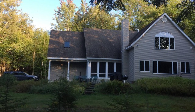 Waterfront 4-bedroom house with AC on Lake Armington