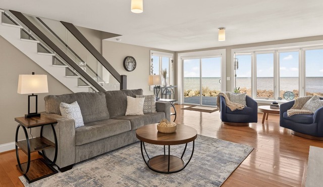 Waterfront | 4 guests | 1 bedroom | 2 beds | 2 full baths