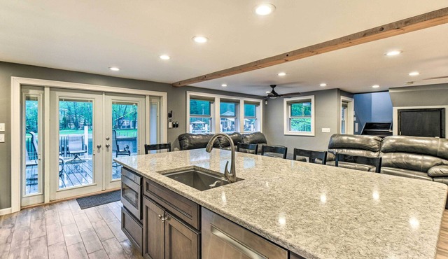 Waterfront Ashland Home ~ 2 Mi to Downtown!
