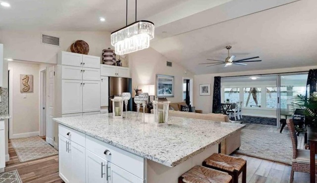 Waterfront Bella Vista wows with picturesque views!