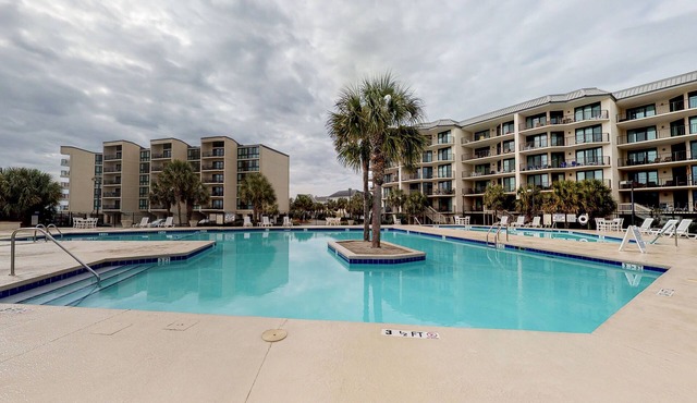Waterfront condo w/shared outdoor pool, hot tub, & tennis - beach access