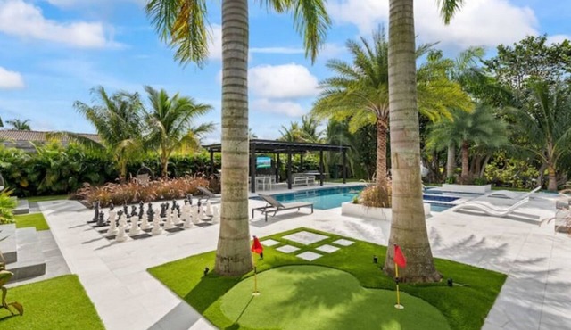 Waterfront Estate 7BR Heated pool Spa BBQ Basketball