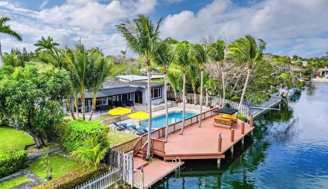 Waterfront Heated Pool Home Game & 6 min Beach