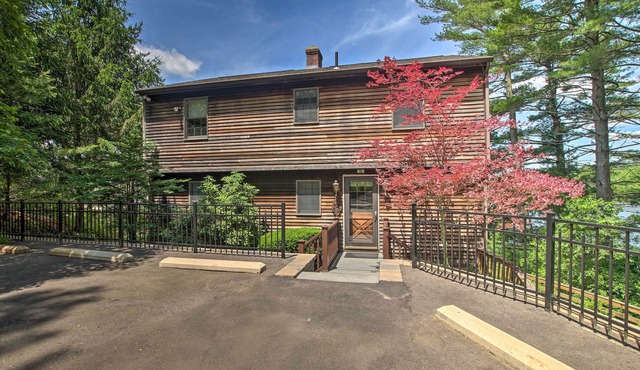 Waterfront New England House on Wickaboag Lake!