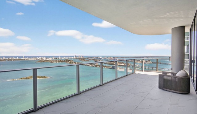 Waterfront Opulent Sky Penthouse - Aria Reserve