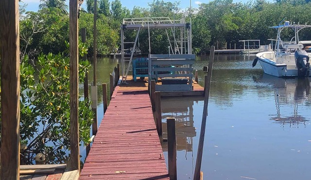 Waterfront private Key Largo Oasis House, with a Boat Dock