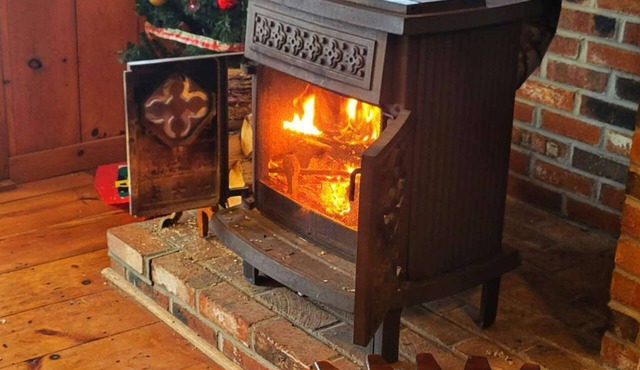 Waterfront Ski Resort Cottage, Arcade Game, Winter Sanctuary