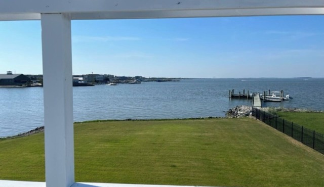 Waterfront Spacious 4-bedroom house on Rehoboth Bay with Private Beach